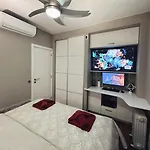 Stylish 2-bedroom With Ac & Pool Lejlighed